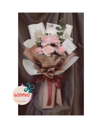 Ms. Diana Bouquet 150k